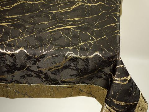 Obrus dekoracyjny 140x240 cm czarno złoty marmurek SlodkieSny  plamoodporny dwustronny