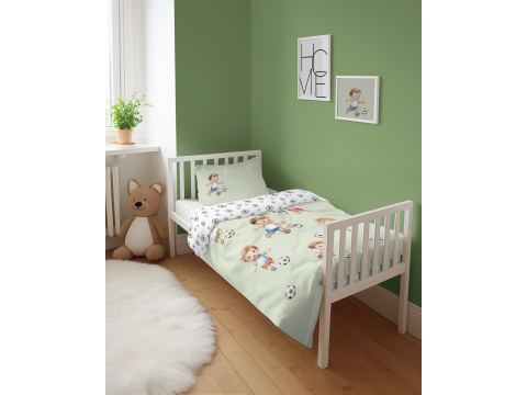 Pościel z bawełny 100x135 + 40x60 chłopczyk z piłką na zielonym tle do łóżeczka 5142 b