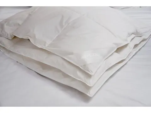 Kołdra puchowa całoroczna Klasyczna Sypialnia 160x200 cm – naturalny komfort snu przez cały rok