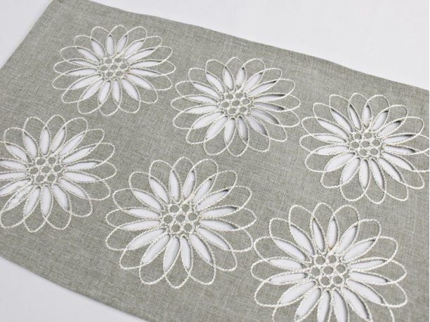 Serwetka haftowana - szara z jasno szarymi wyhatowanymi kwiatami - 25x40 cm  14555
