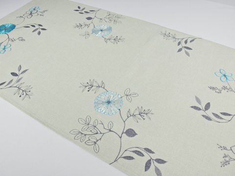 Bieżnik haftowany - niebieskie kwiatki  - 50 x 100 cm - INT 077-2