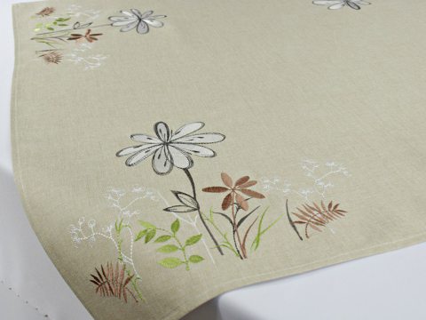 Bieżnik -  haftowany - beżowo, brązowe kwiatki  - 85 x 85 cm - INT 070-1
