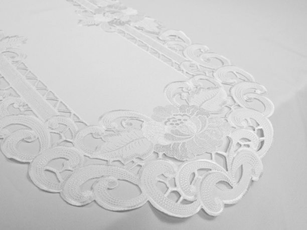 Bieżnik haftowany -  Kwiat -  biały -  40 x 90  -  int 8810