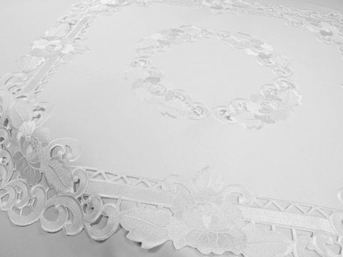 Bieżnik haftowany -  Kwiat -  biały -  85 x 85  -  int 8810
