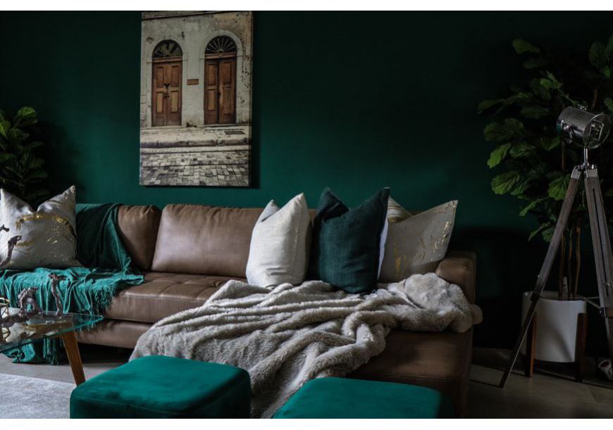 Sypialnia w zielonych kolorach: 4 pomysły na pościele, które podkreślą charakter wnętrza