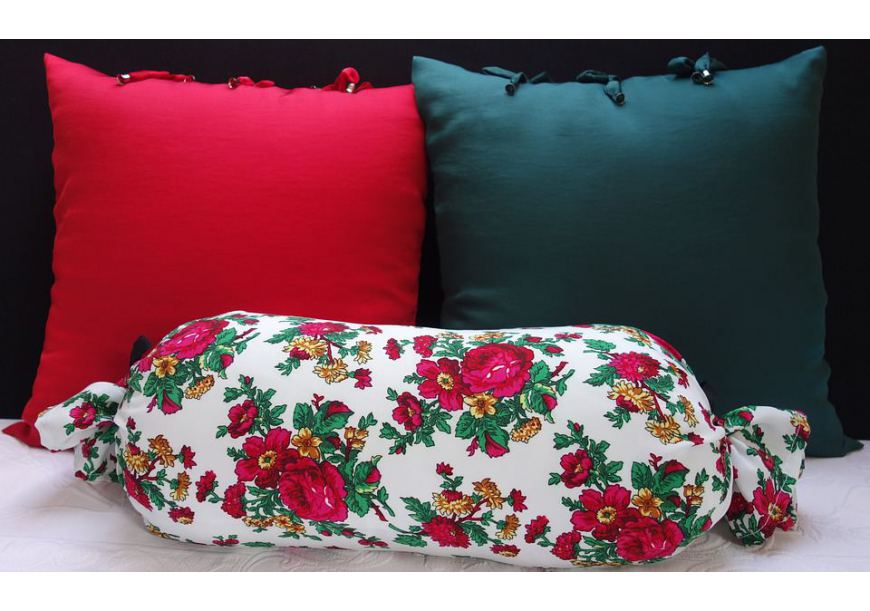 Jaki materiał najlepiej sprawdzi się na poszewkę na poduszkę dekoracyjną?